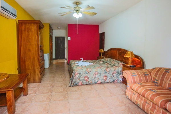 El Faro Containers Beach Hotel